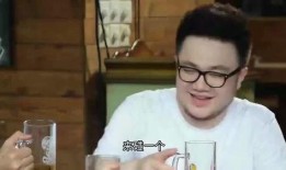 采访路人吃瓜视频下载,路人围观吃瓜视频，揭秘生活百态瞬间