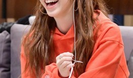 吃瓜俄罗斯少女,揭秘她的神秘魅力