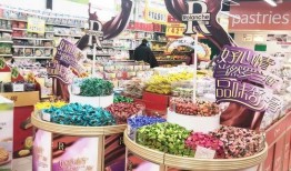 保定某商场吃瓜,一地瓜皮引发的全民热议