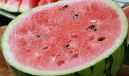 麒麟瓜挖着吃,尽享夏日清新滋味