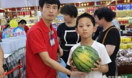 保定某商场吃瓜,一地瓜皮引发的全民热议