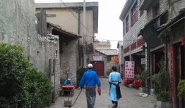 阳明古镇吃瓜,探寻古镇里的夏日清凉美食之旅